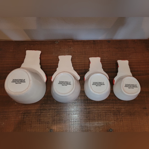 Glittering Goodies 4 pack Ceramic Snowman Measuring Cups White/Red. - Picture 4 of 11